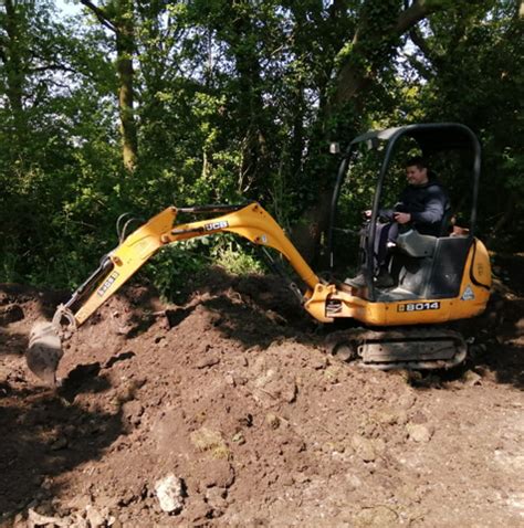 Professional Mini Digger Hire Operating Around Crayford